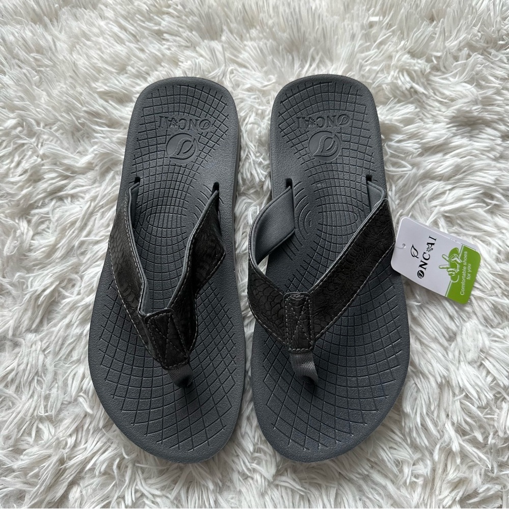 Oncai Mens Flip Flops Gray New With Tags Size 11.5